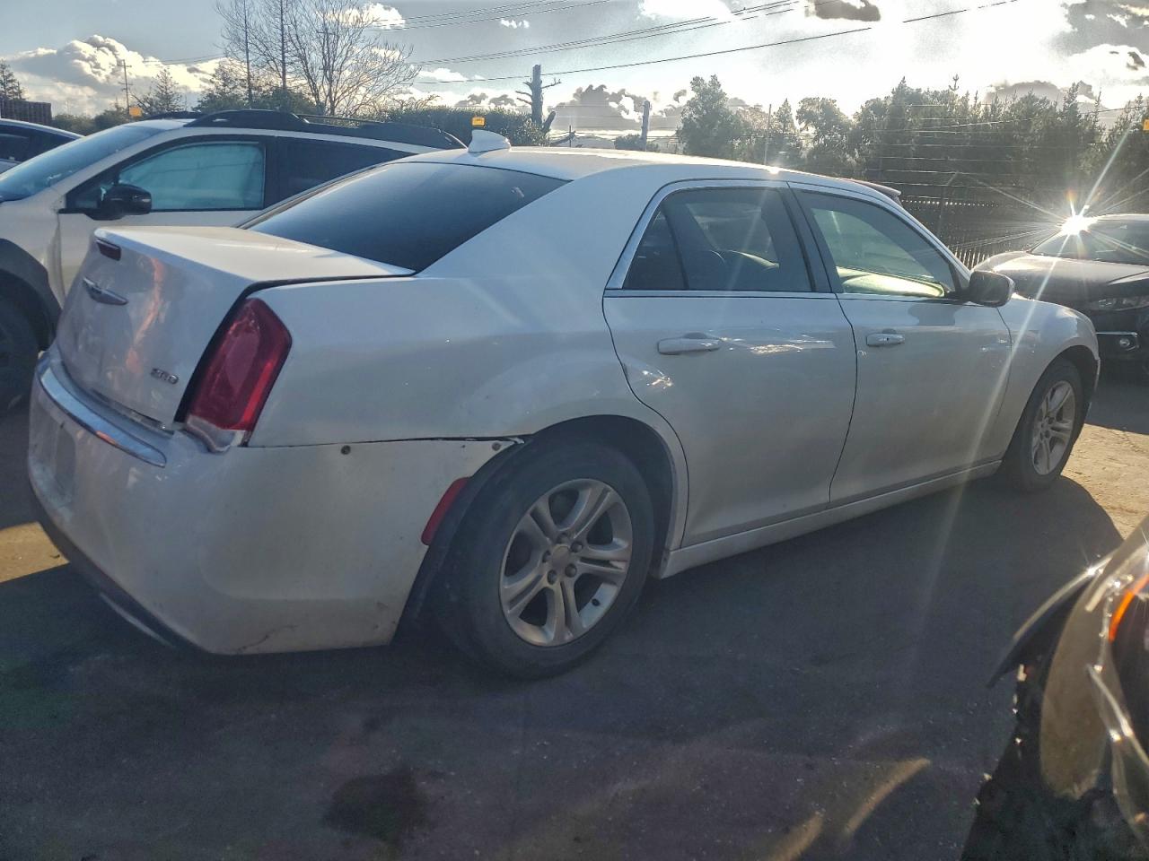 Chrysler 300 Limited Image 7