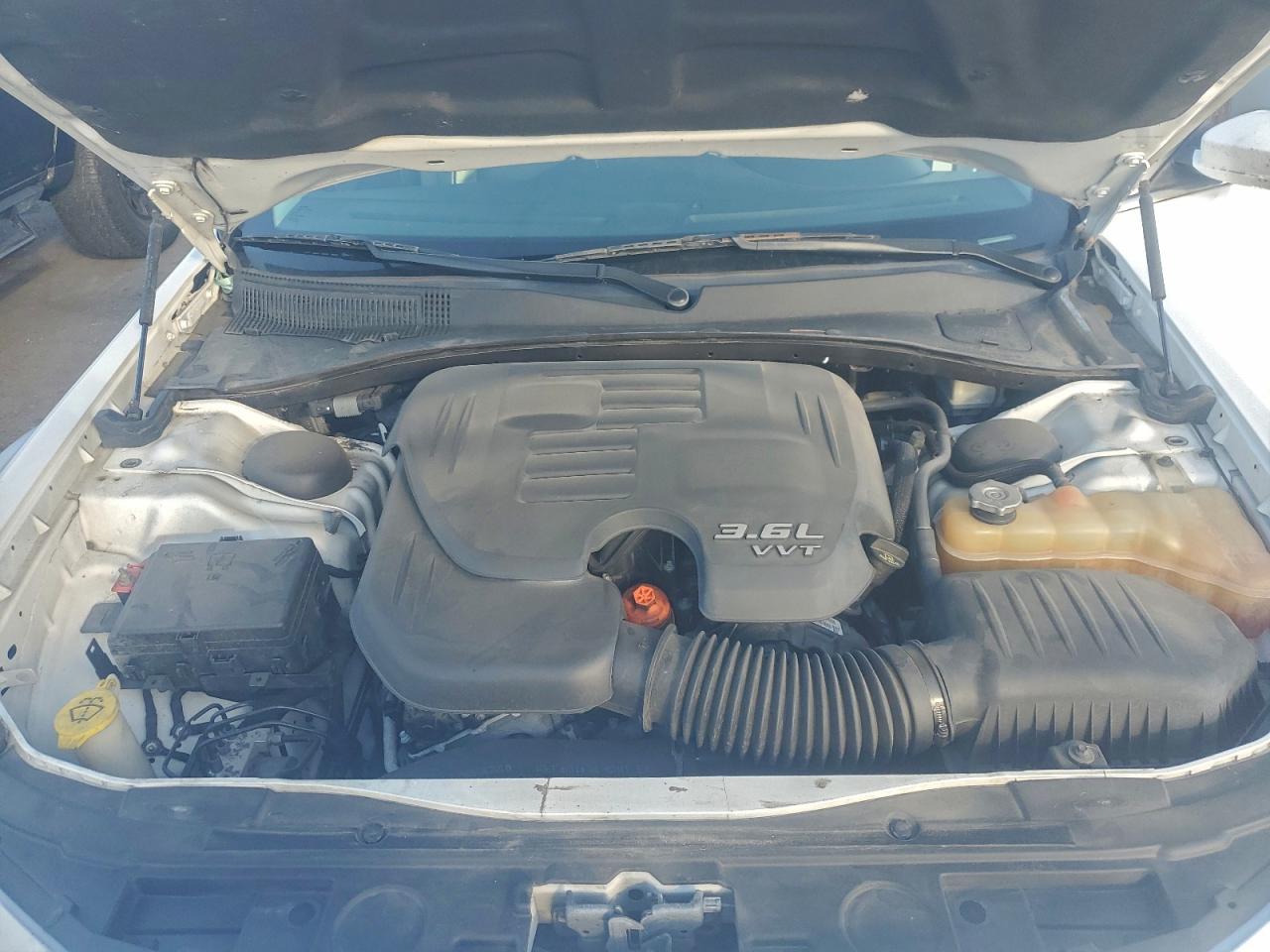 Chrysler 300 Limited Image 11