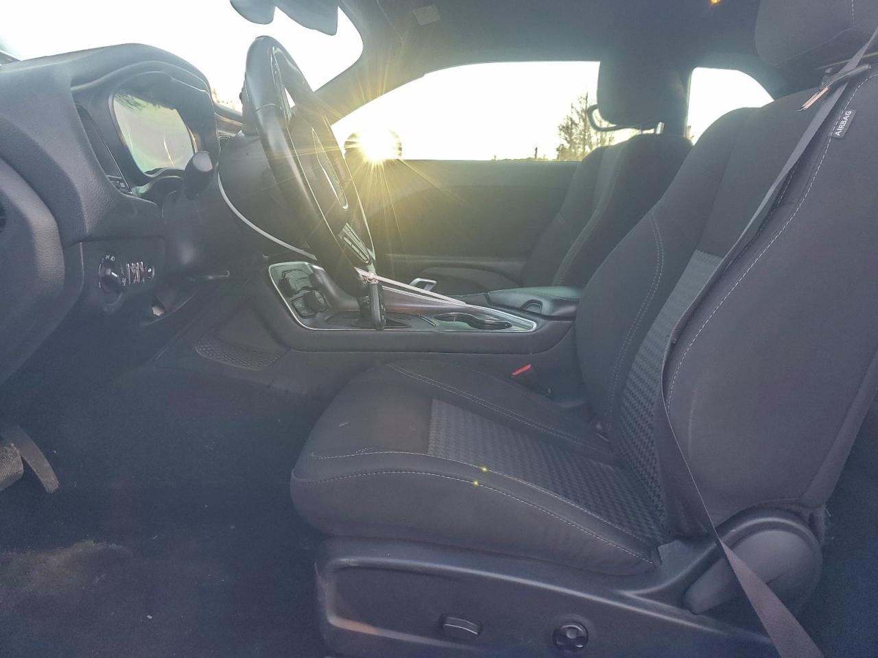 Dodge Challenger Sxt Image 3