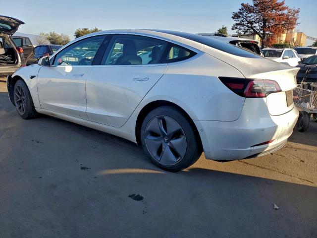 Tesla Model 3 Image 4