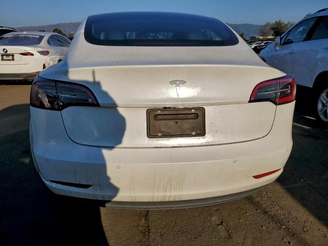 Tesla Model 3 Image 6