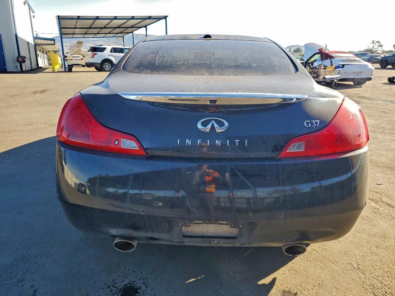 INFINITI G37 Journey Image 3