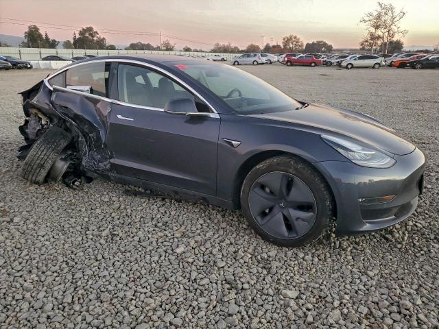 Tesla Model 3 Image 4