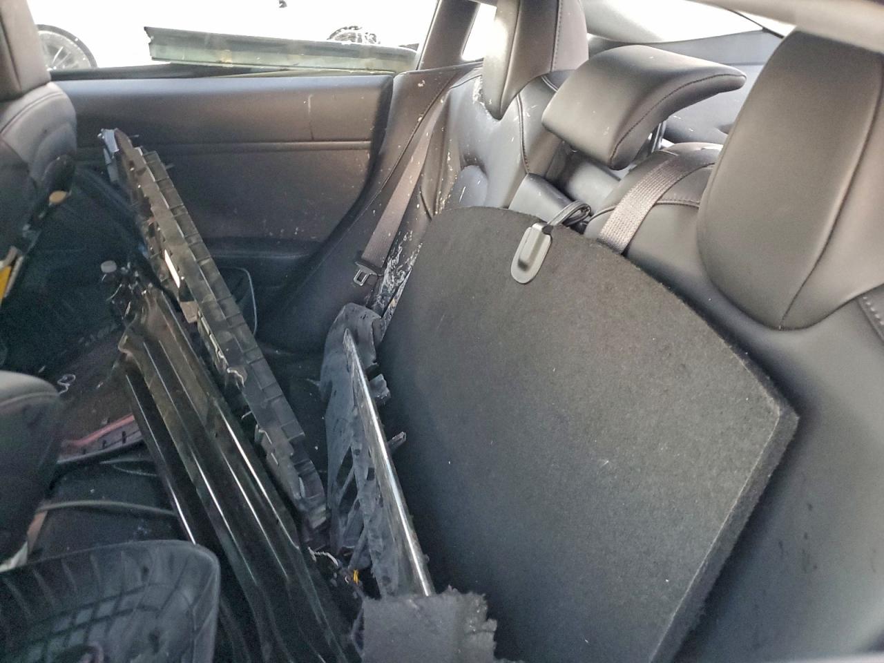 Tesla Model 3 Image 11