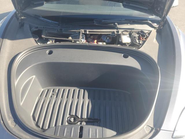 Tesla Model 3 Image 4