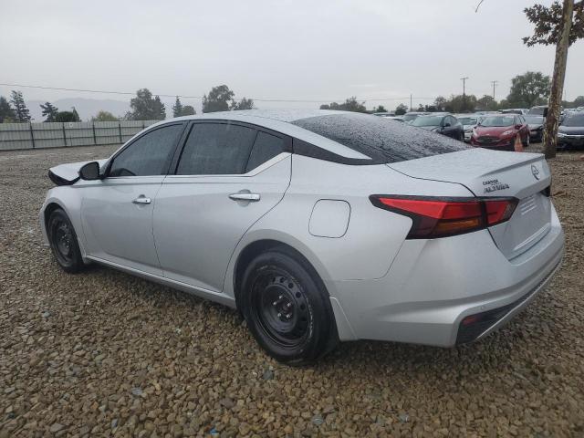 Nissan Altima S Image 2