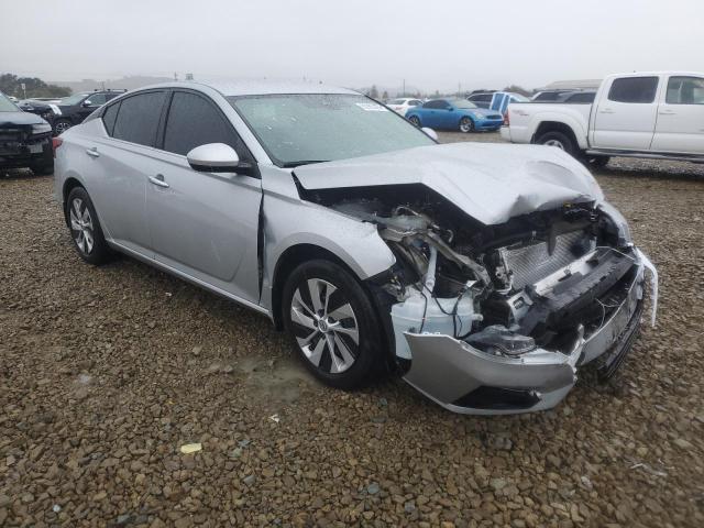 Nissan Altima S Image 4