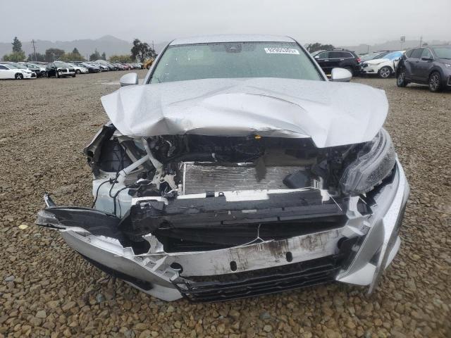 Nissan Altima S Image 8