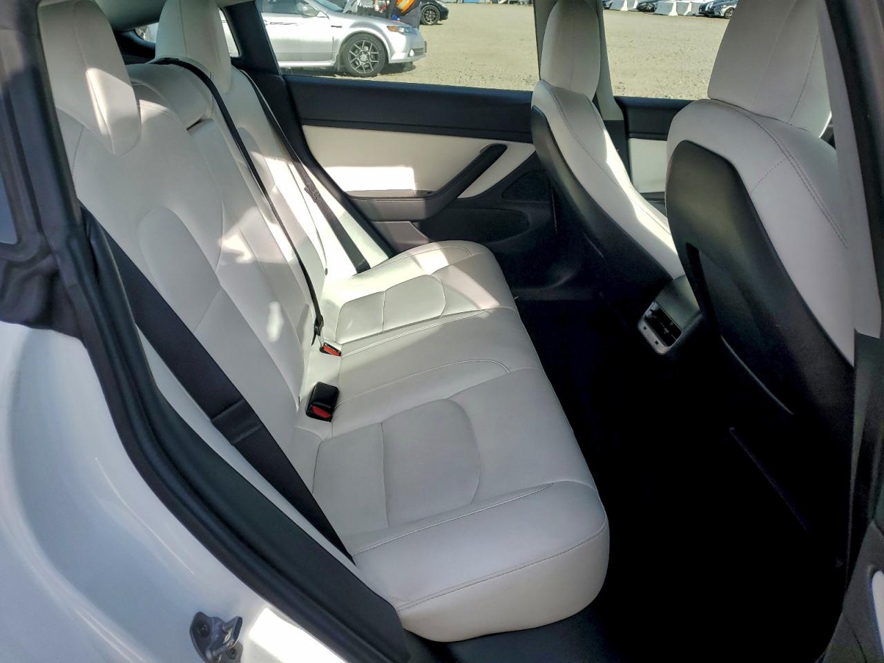 Tesla Model 3 Image 7