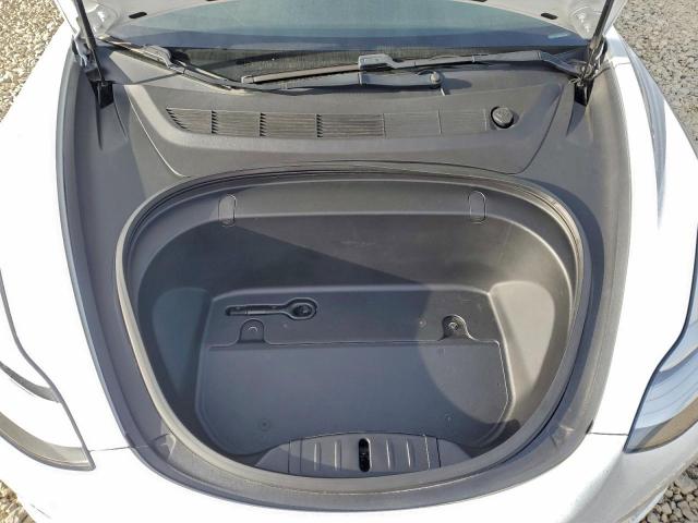 Tesla Model 3 Image 11