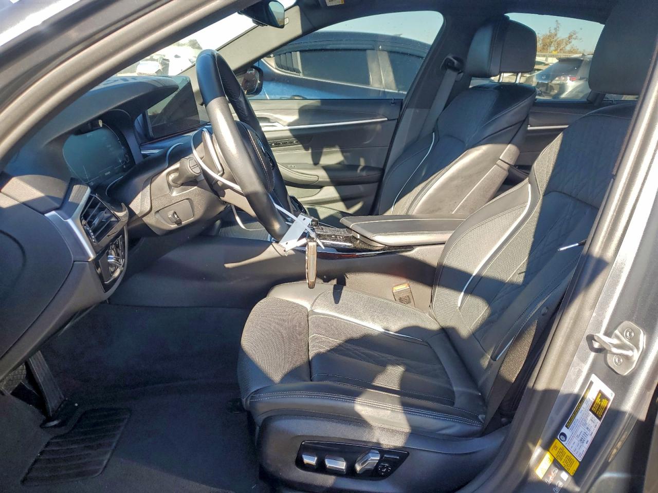 BMW 5 Series Image 3