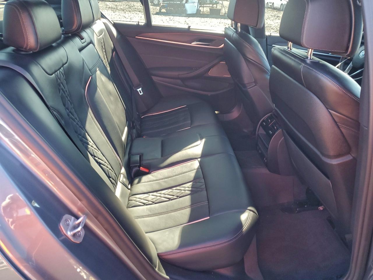 BMW 5 Series Image 8