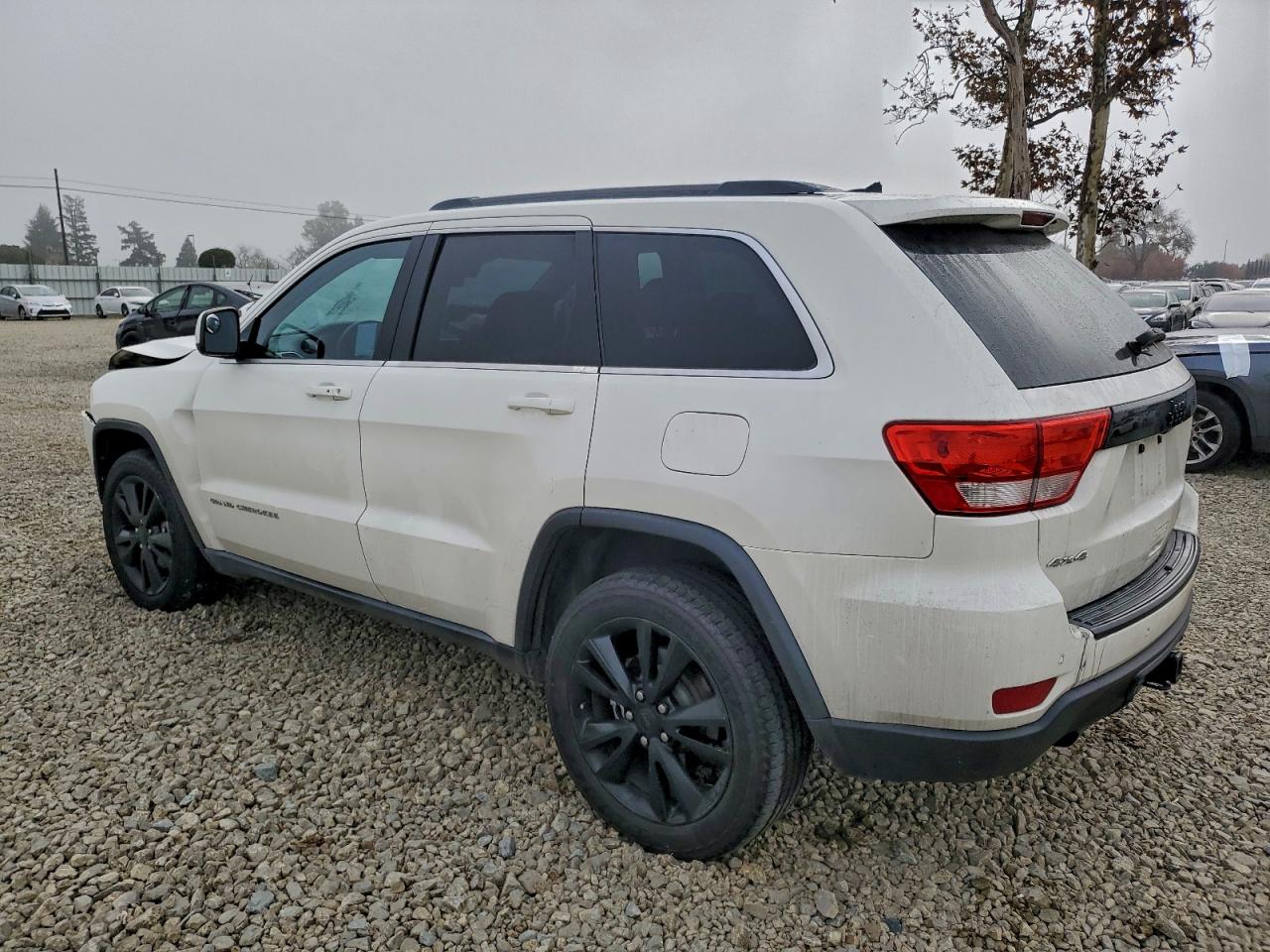 Jeep Grand Cherokee Laredo Image 2