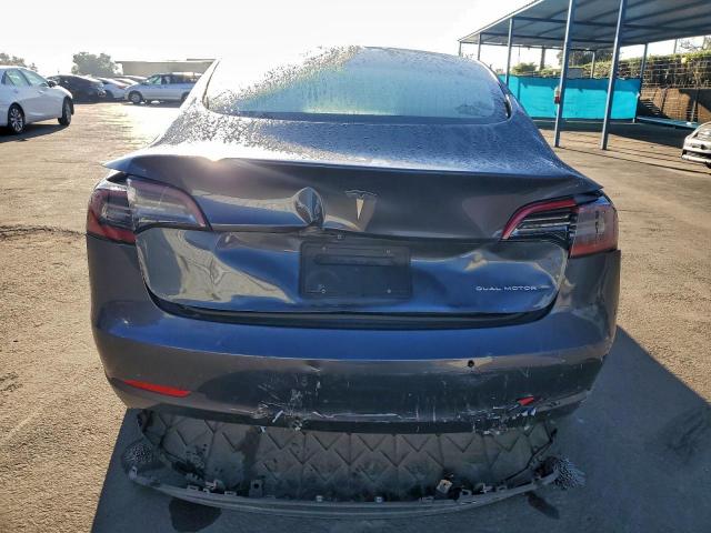 Tesla Model 3 Image 7