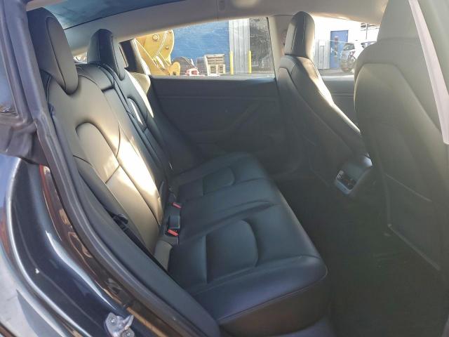 Tesla Model 3 Image 10