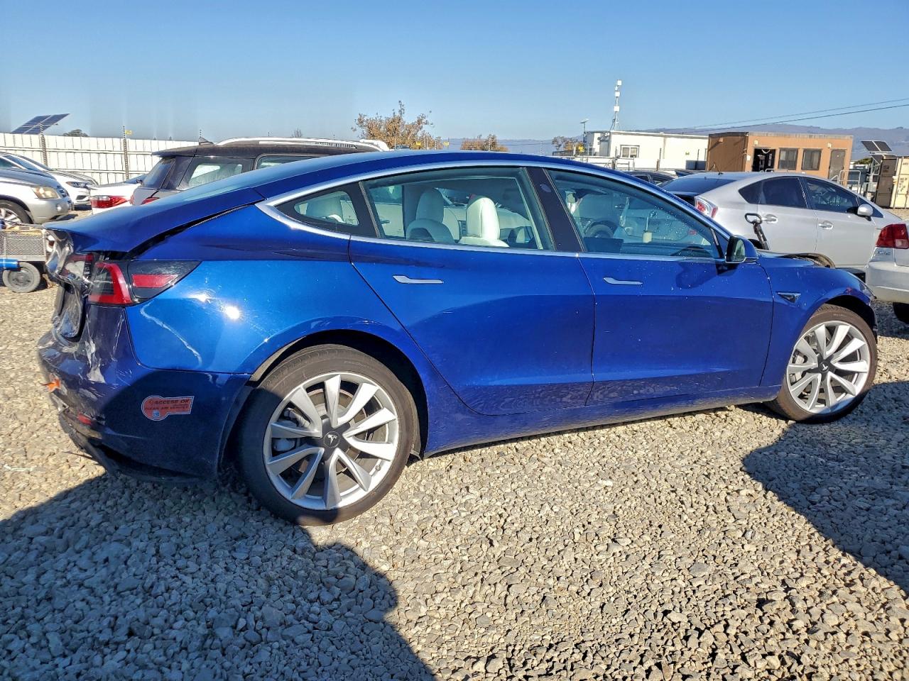 Tesla Model 3 Image 4