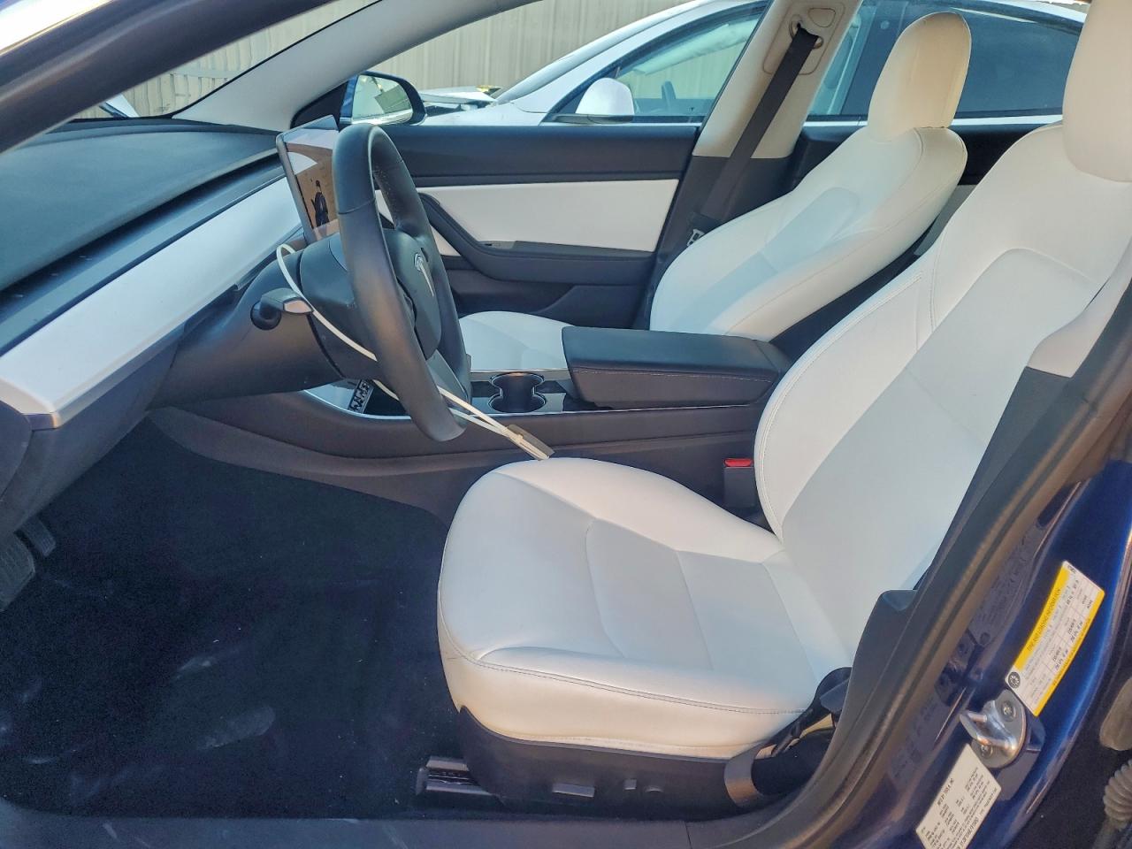 Tesla Model 3 Image 14