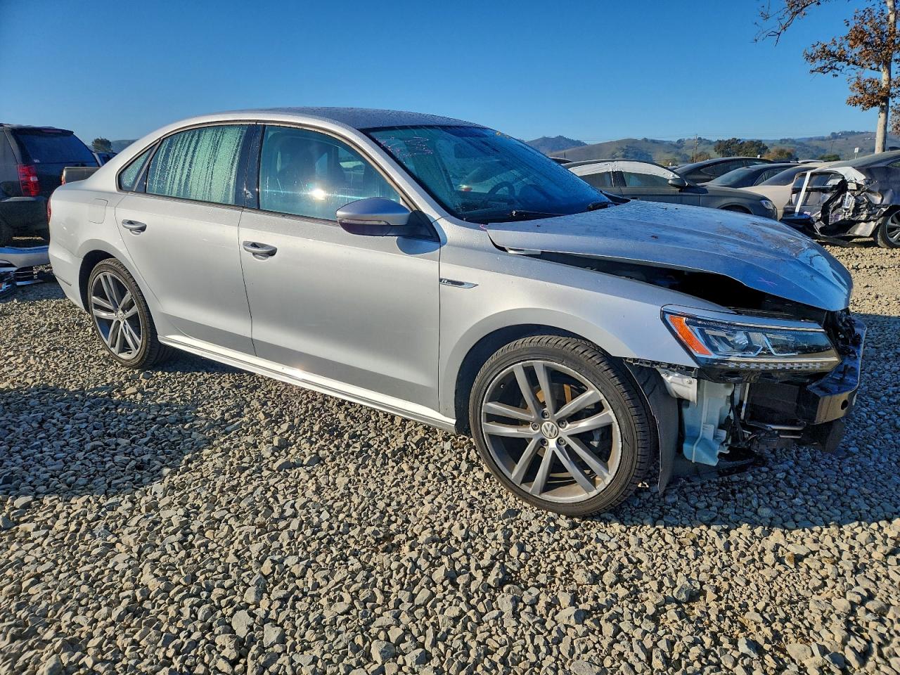 Volkswagen Passat S Image 4