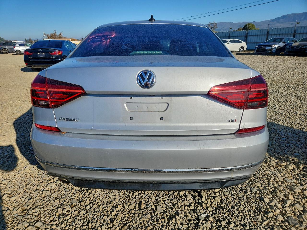 Volkswagen Passat S Image 5