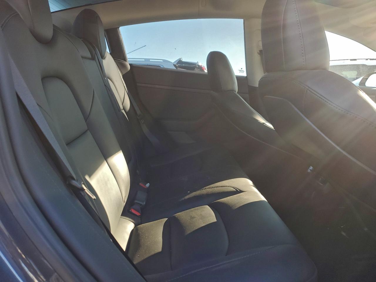 Tesla Model 3 Image 8
