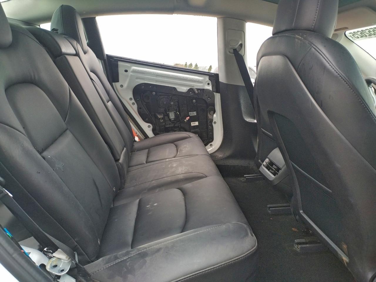 Tesla Model 3 Image 8