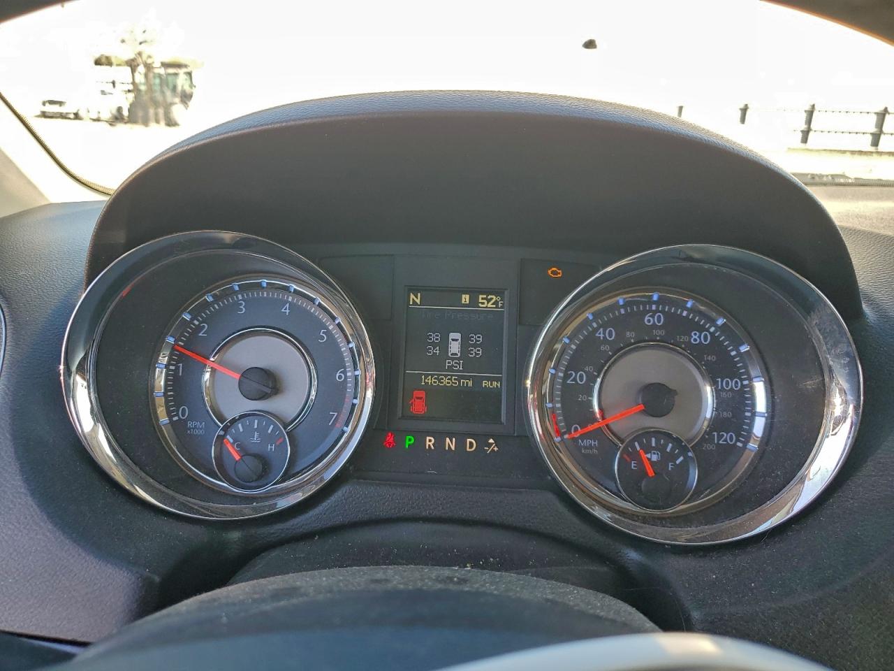 Chrysler Minivan Touring L Image 7