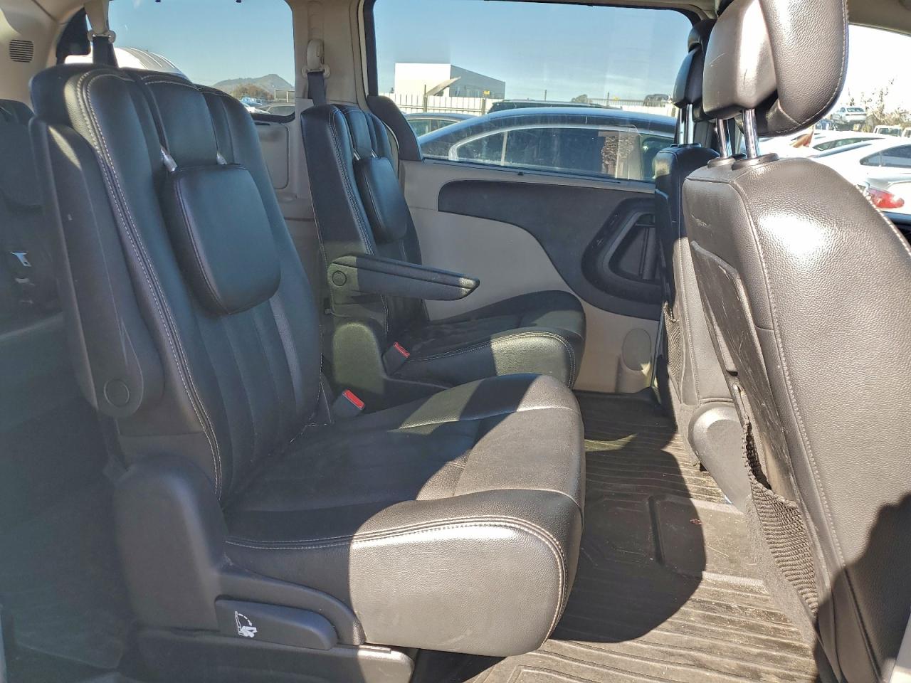 Chrysler Minivan Touring L Image 13