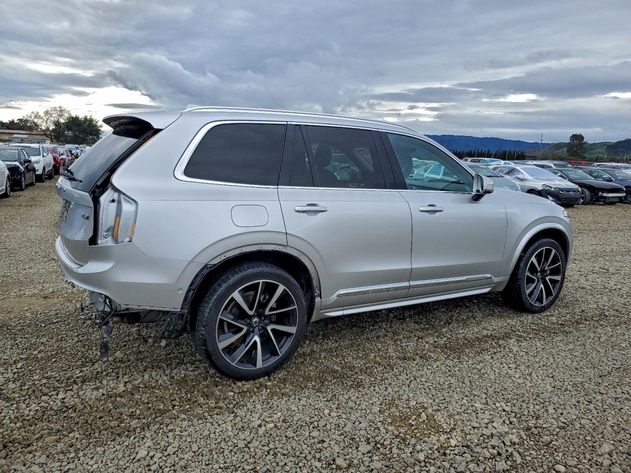 Volvo XC90 T6 Image 7