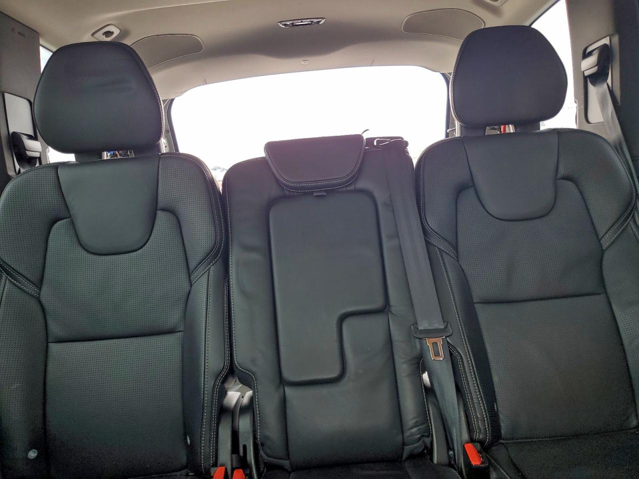 Volvo XC90 T6 Image 11