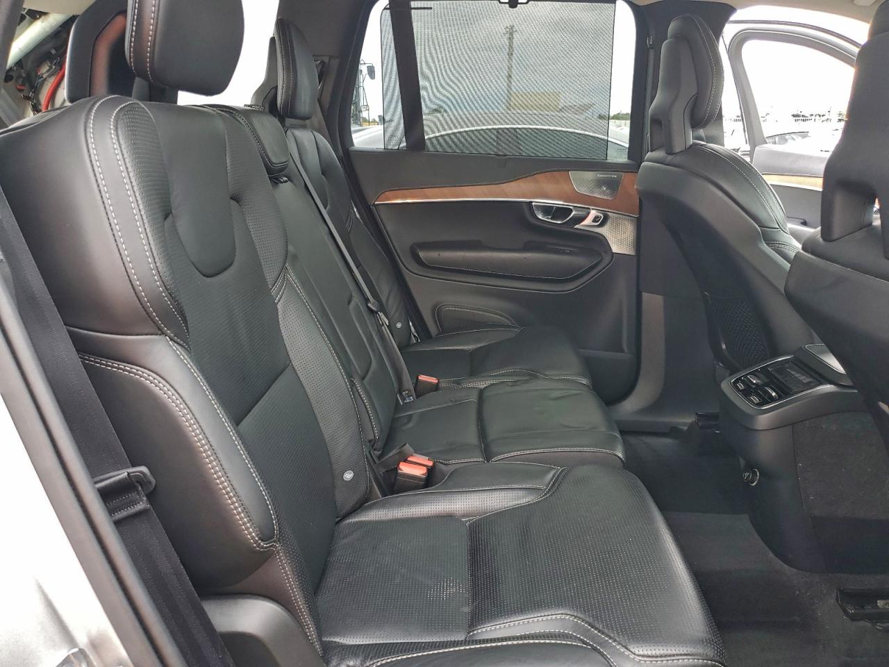 Volvo XC90 T6 Image 8