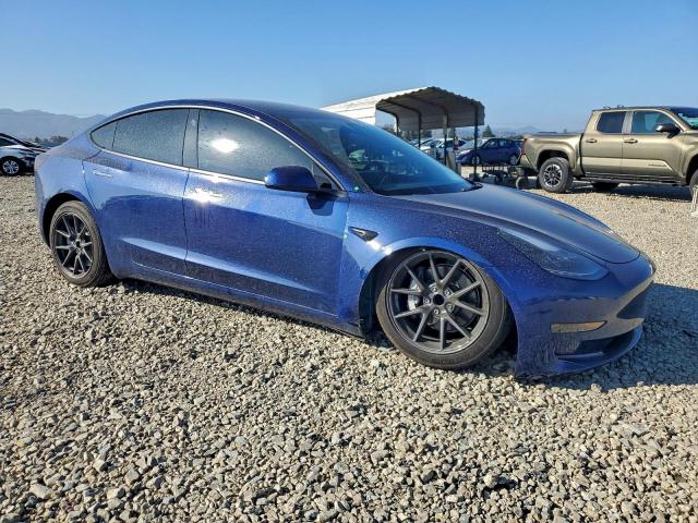 Tesla Model 3 Image 6