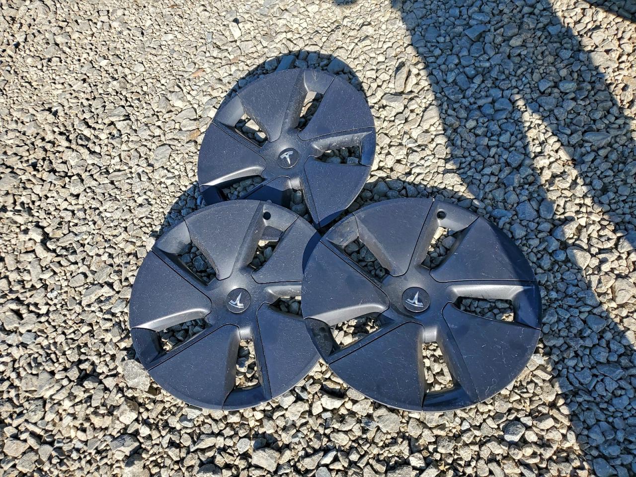 Tesla Model 3 Image 11