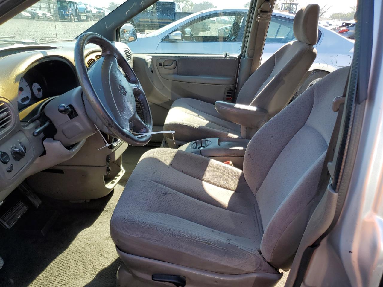 Dodge Caravan Sport Image 7